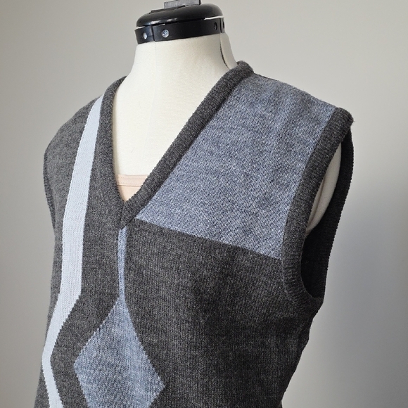 Vintage Prince Bellini by Caramy Grey Geometric Knit Sweater Vest β Made in Cana - Picture 2 of 8